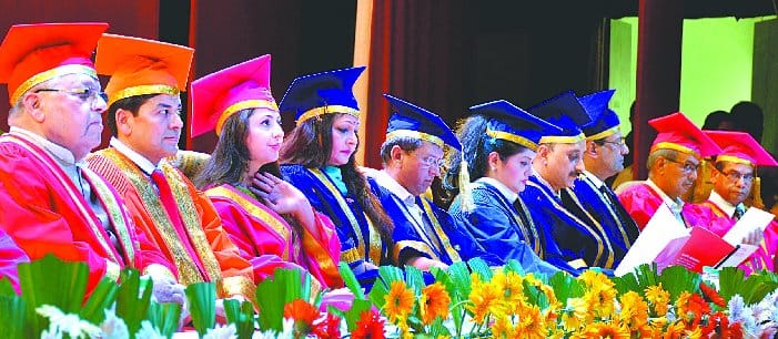 Invrtis university students were distributed to 1,200 degrees