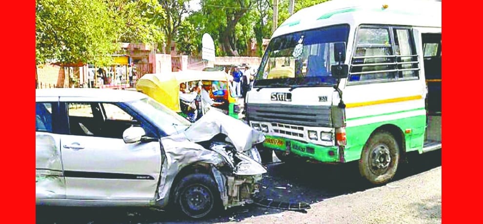 Bus hit the auto with two cars killed, six injured