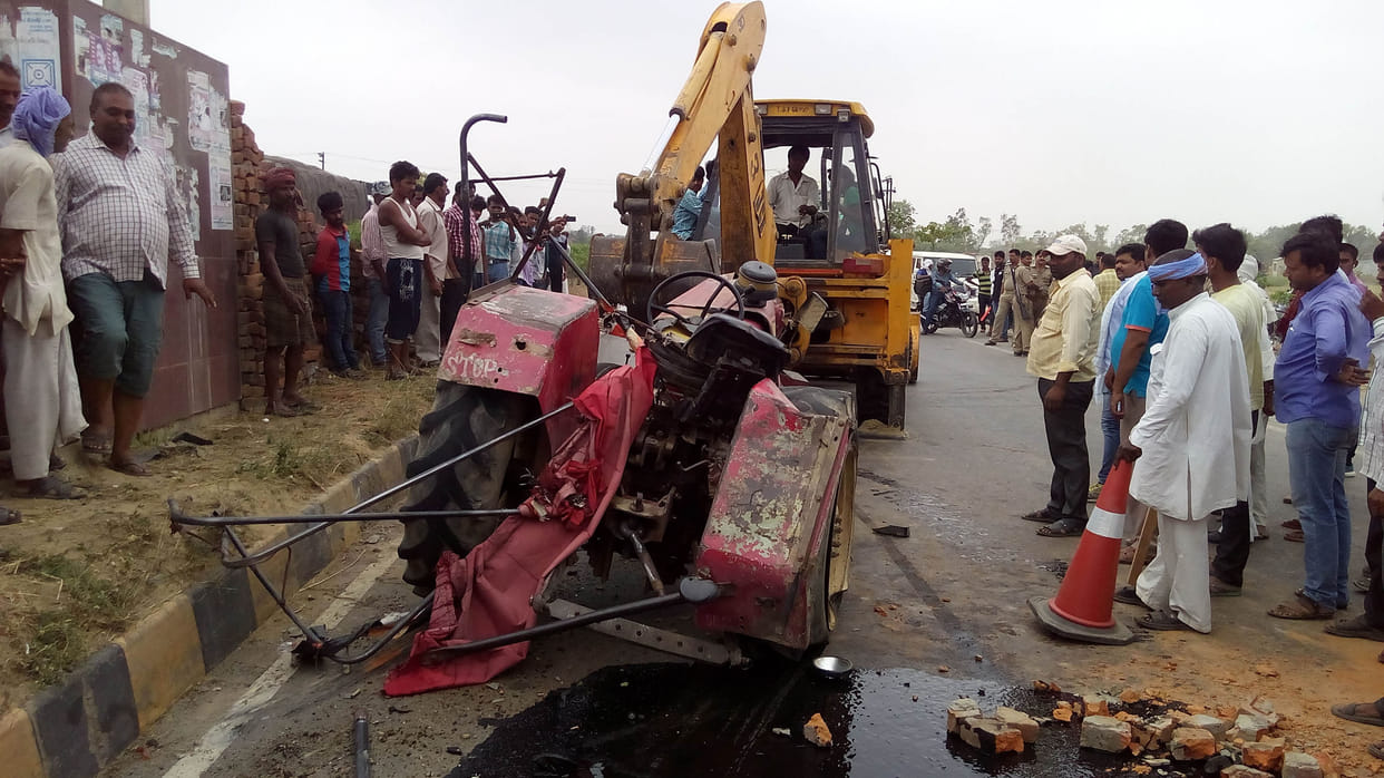 Truck and tractor-trolley clashed seven injured