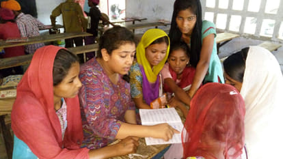 3 Girls spread education on poor children.