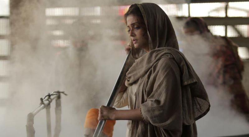 big controversy on aishwarya rai, randeep hooda new movie sarbjit