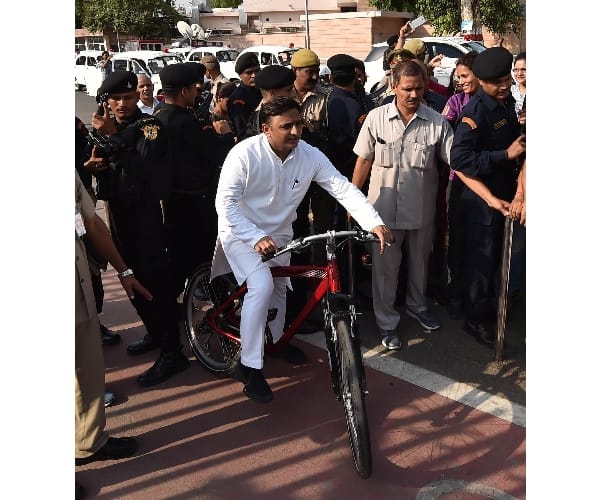 Akhilesh Yadav cycle ride with children in Lucknow.