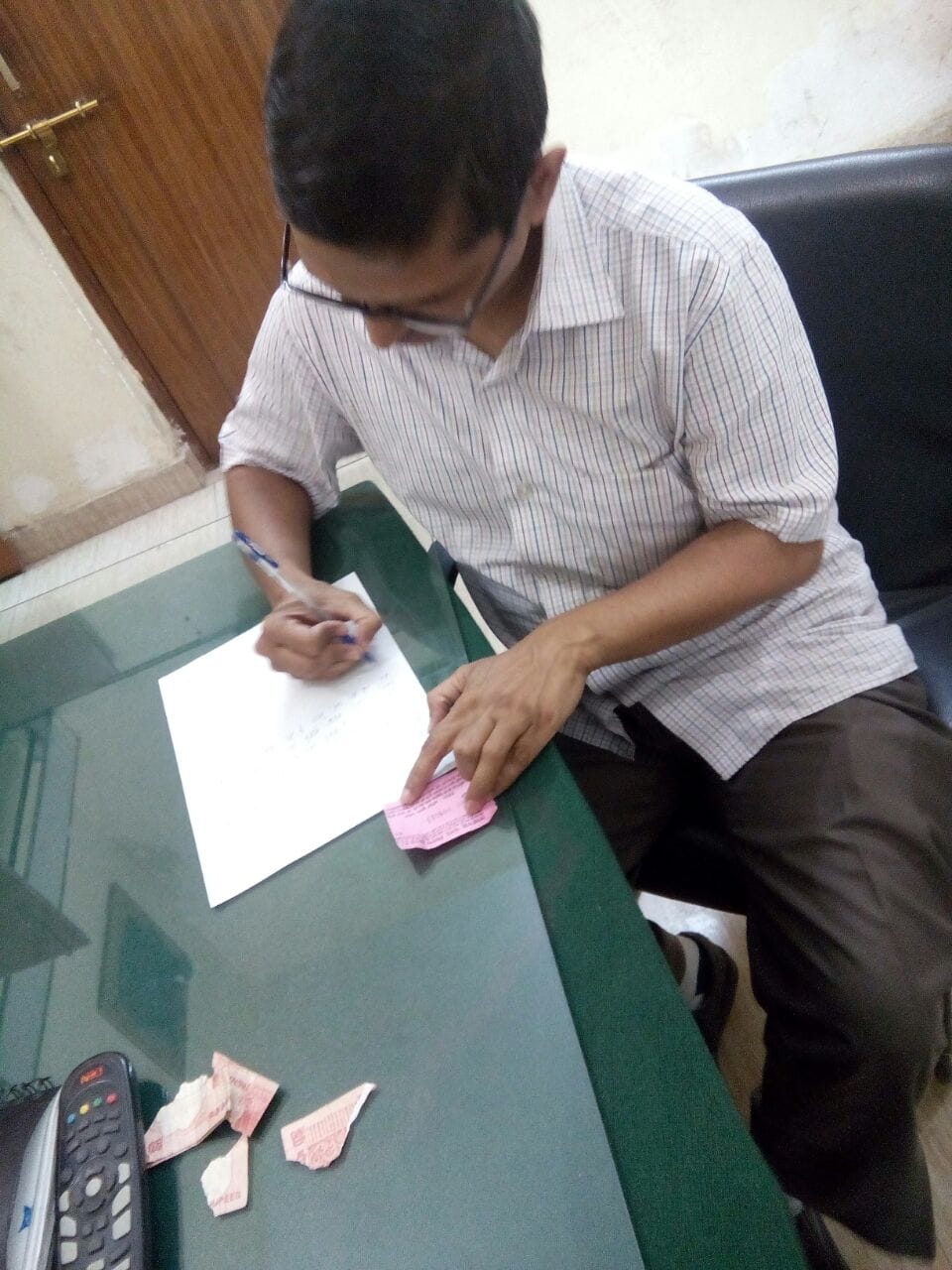 tempo stand holder at sahara mall abuses IPS  amitabh thakur