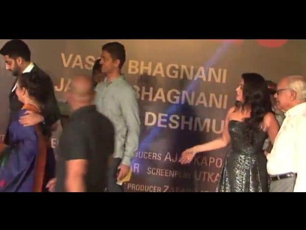 Abhishek Bachchan embarrasses Aishwarya Rai during Sarbjit premiere