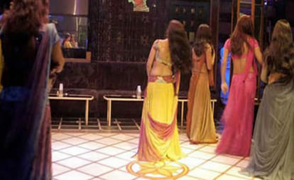 mumbai police raided in four dance bars