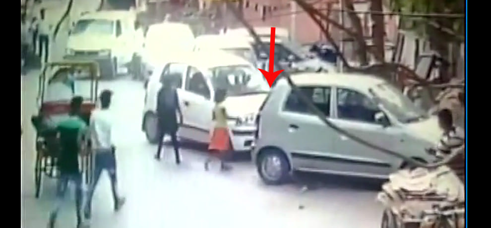 Horrific accident caught on camera in Delhi's Madhu Vihar,victim girl escapes alive