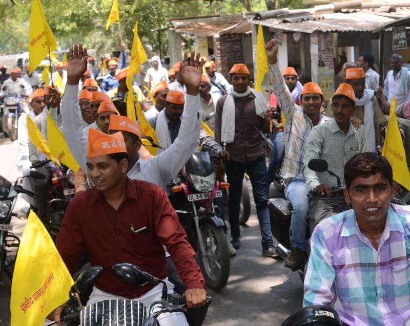 सड़क पर उतरे धनगर समाज के  लोग