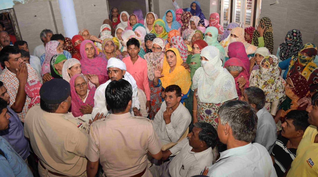 rohtak,  Electricity workers, police, supply, bill, haryana rohtak