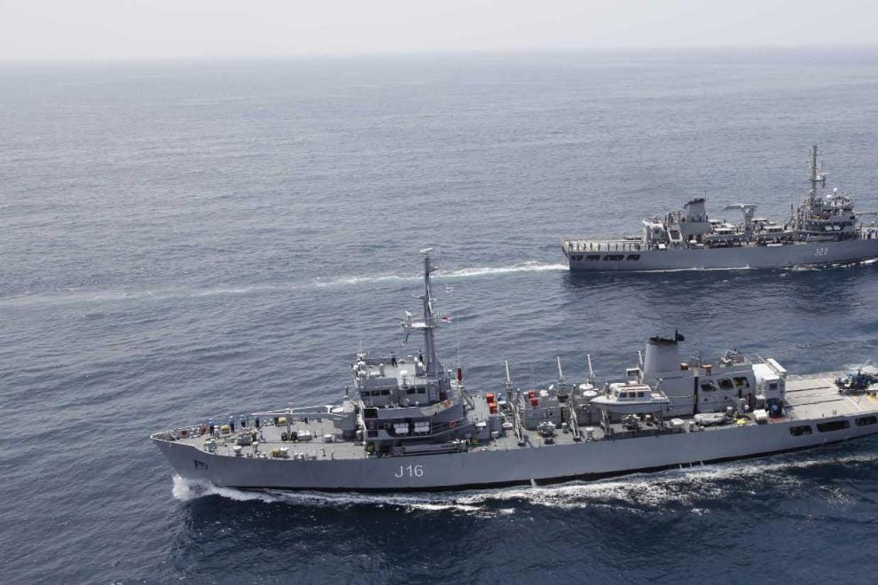 india send two ship to srilanka for relief