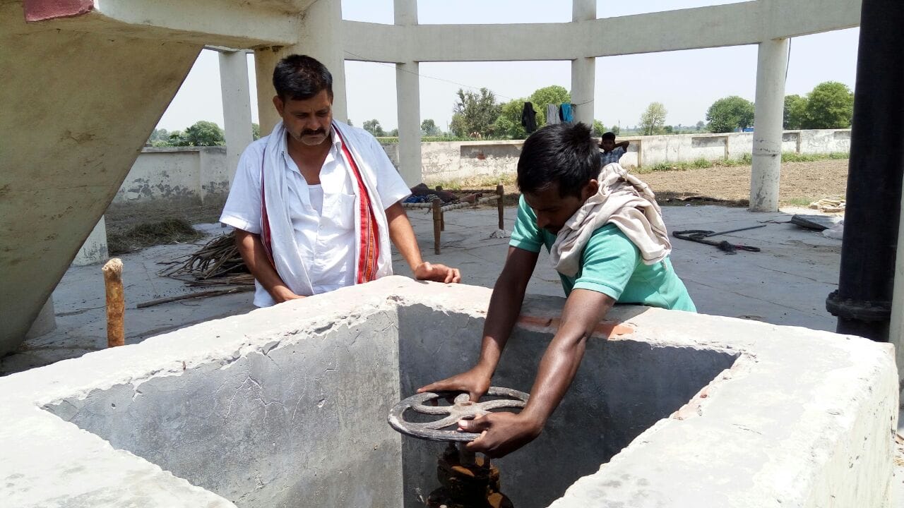 government tank captured, people's not takes drinking water in hathras.