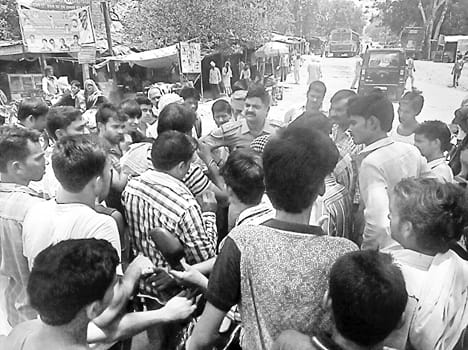 Madaripur slogan blocking traffic offense