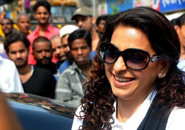 Juhi Chawla with daughter Jhanvi at Mumbai airport