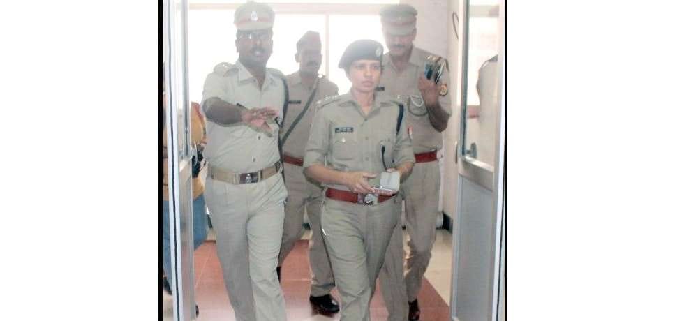 manzil saini first woman ssp of lucknow
