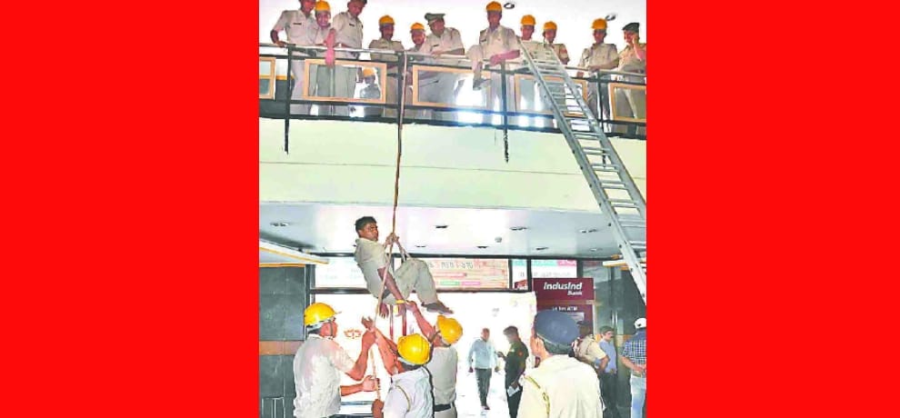 Mock Drill: five places earthquake, several injured