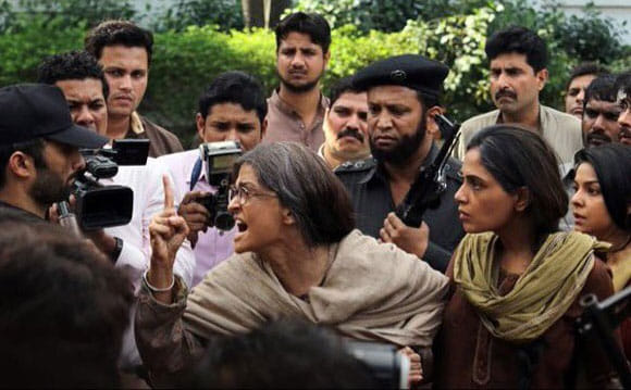 no crowd on first day show of actress aishwarya rai movie sarbjit