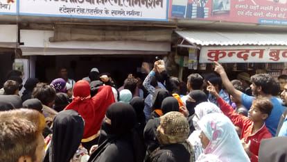 Protest in Bijnor for student murderers arrest damand.