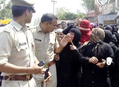 Protest in Bijnor for student murderers arrest damand.