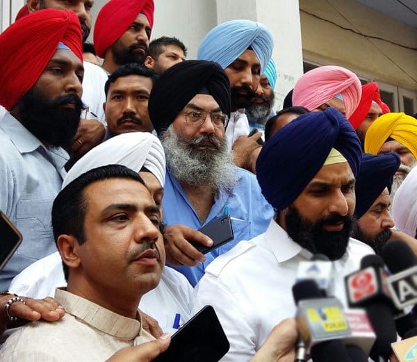 bikram singh majithia, arvind kejriwal, majithia filed defamation case against kejriwal, punjab
