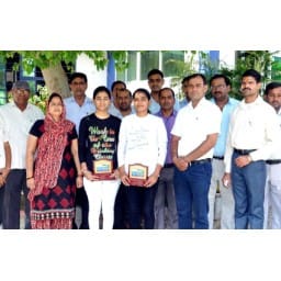 shivani become state toper in commarce subject