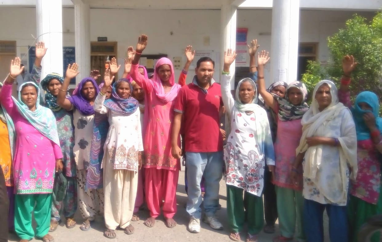 women protested at block office