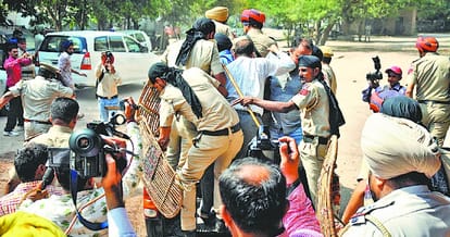 flower rain on accused of sant ranjit singh dhandhriyawale in ludhiana
