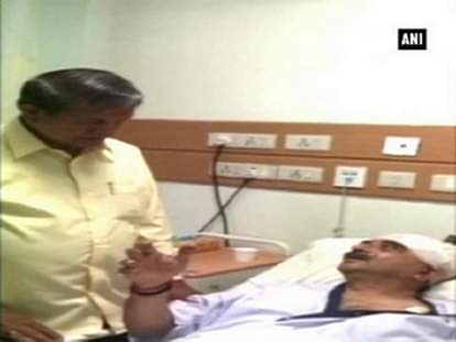 Harish Rawat visits injured BJP MP Tarun Vijay at hospital