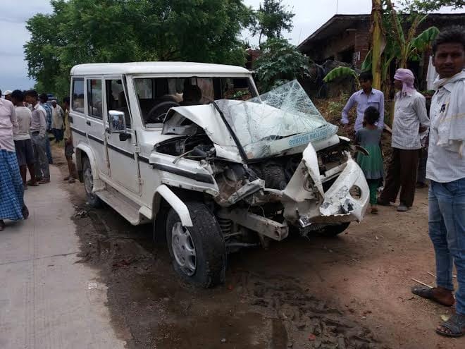The truck entered the Bolero, four injured