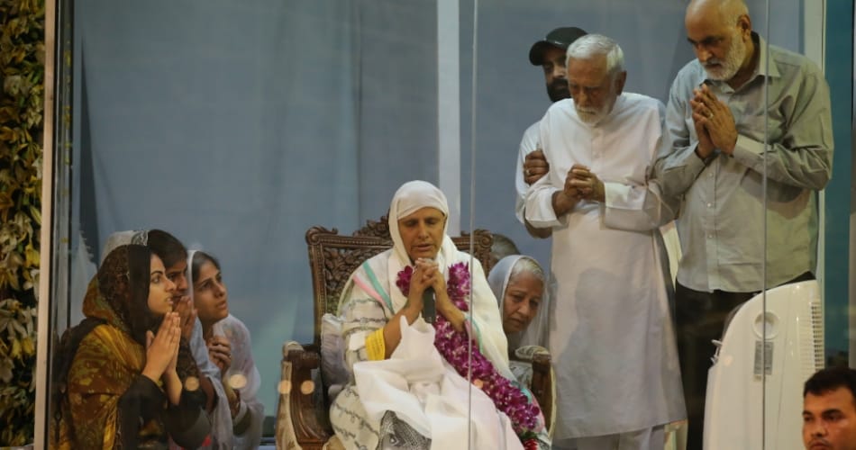 read profile and salute to nirankari mission first lady head mata savinder kaur