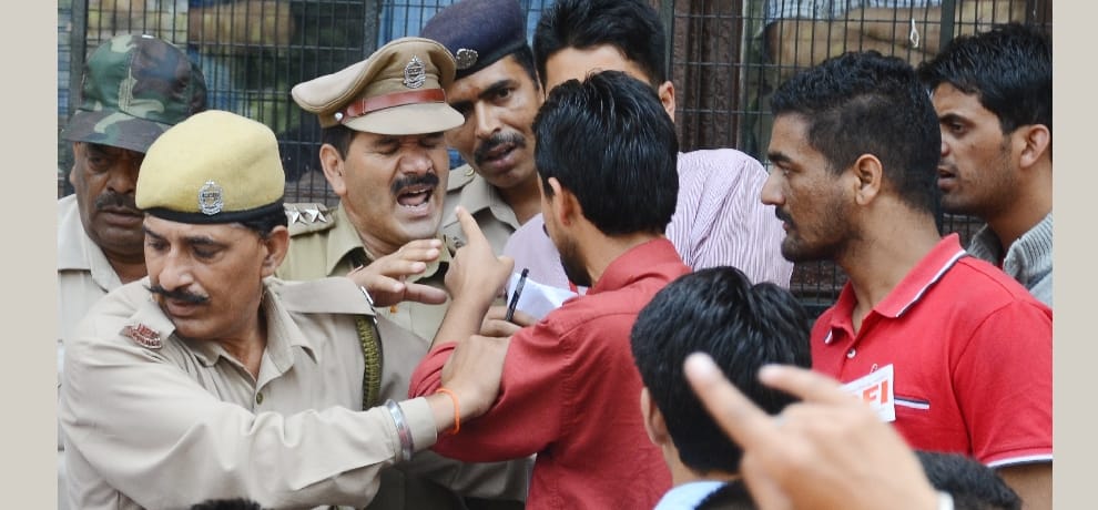 SFI rally to VC office at HPU, protest live photos.