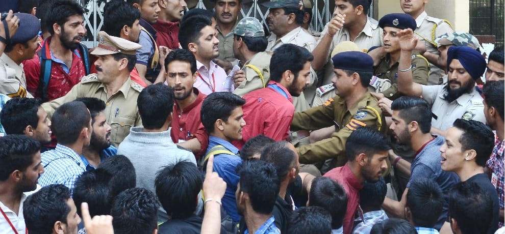 SFI rally to VC office at HPU, protest live photos.