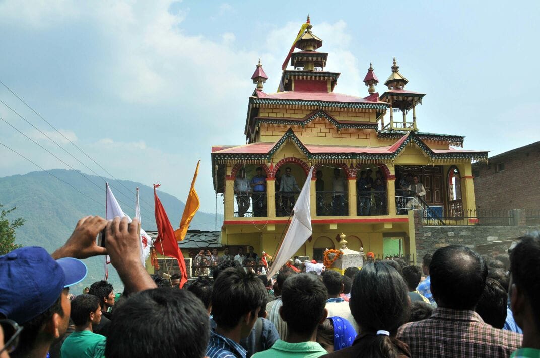mob attacked on bjp MP tarun vijay, see photos.