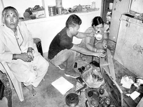 Families are sleeping, thieves of the goods flew million