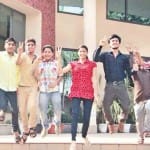 गजरौला के नोबल पब्लिक स्कूल में रिजल्ट घोषित होने के बाद खुशी से उछलते विद्यार्थी। 
