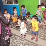 समरकैंप में डांस की मस्ती में झूमते बच्चे ।