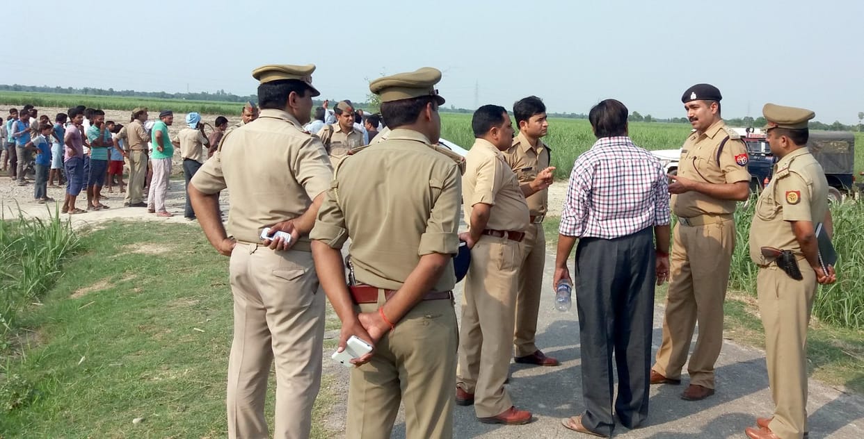 aagara rod par gehoon se bhara trak loota