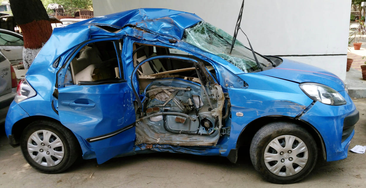 Car crashed into trees killed two women, including 4 wounded