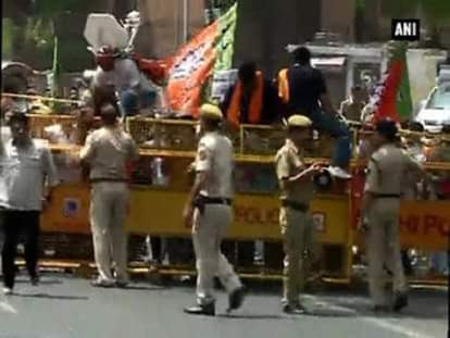 BJP protests against Left over murder of party worker in Kerala