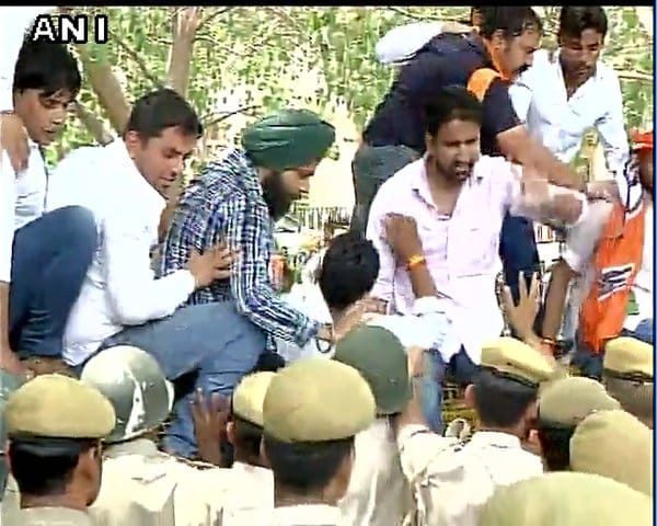 BJP workers protest against murder of party worker in Kerala