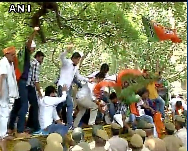 BJP workers protest against murder of party worker in Kerala