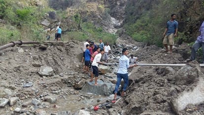 cloud burst in rudraprayag, road and bridges flowed.