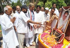 Rajiv's death anniversary of the resolution on combating terrorism