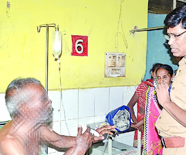 Acid attack on a old man in sitapur.