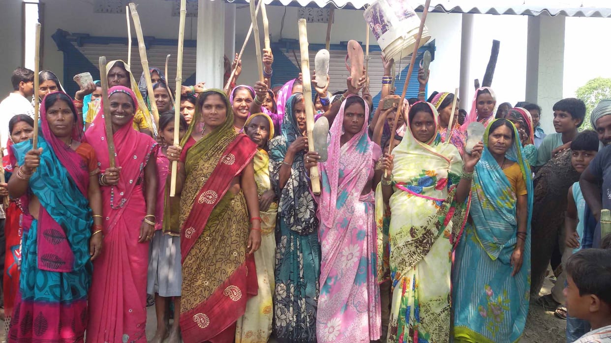 Mnbdhon beaten women and children