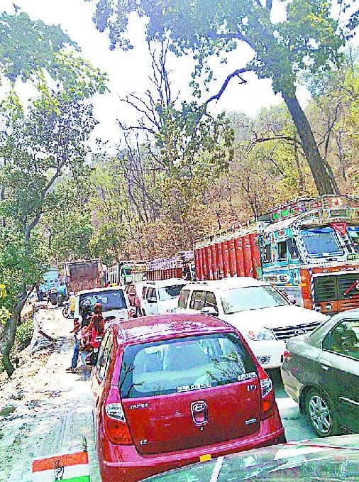 Doon people stranded on the highway for five hours in the jam
