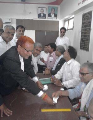 Advocates union elections 106 candidates