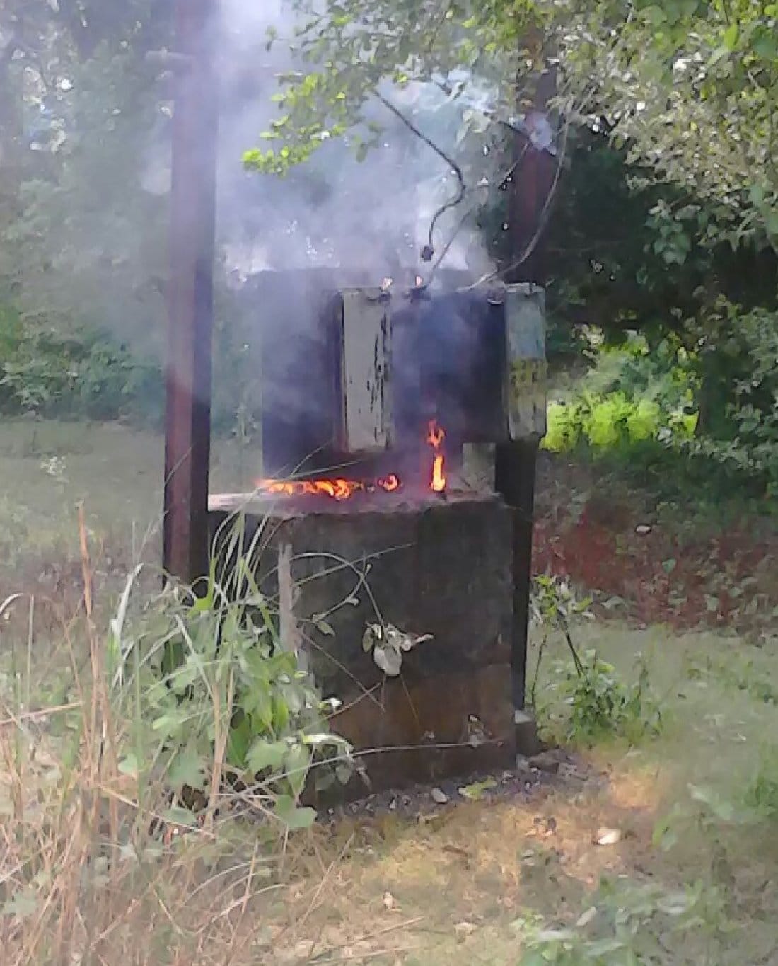 Hundreds village bereft of electricity for the second day