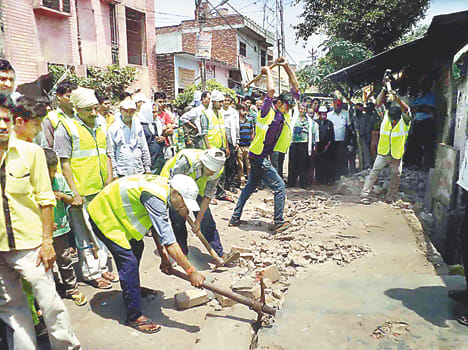 encroachments removed from tahsil to crossing