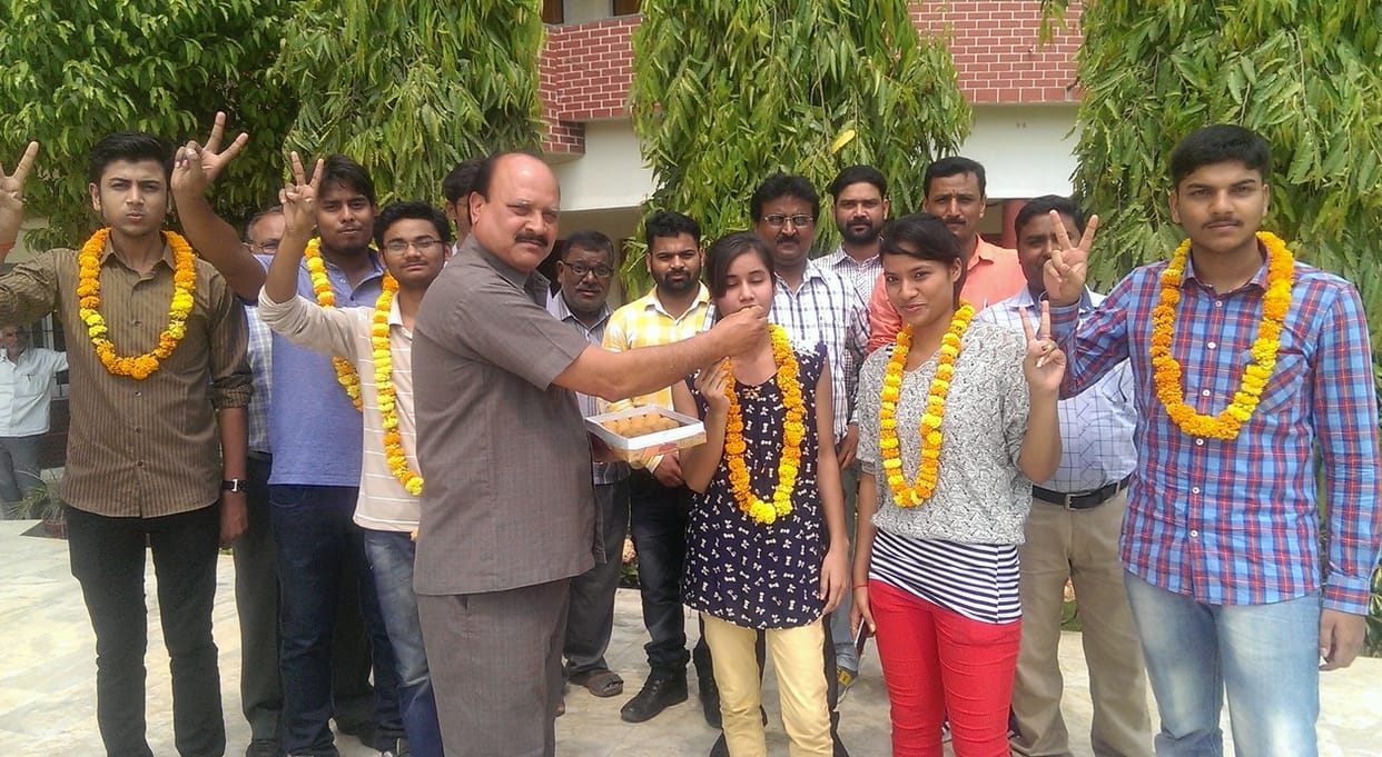 nidhi yadav topper
