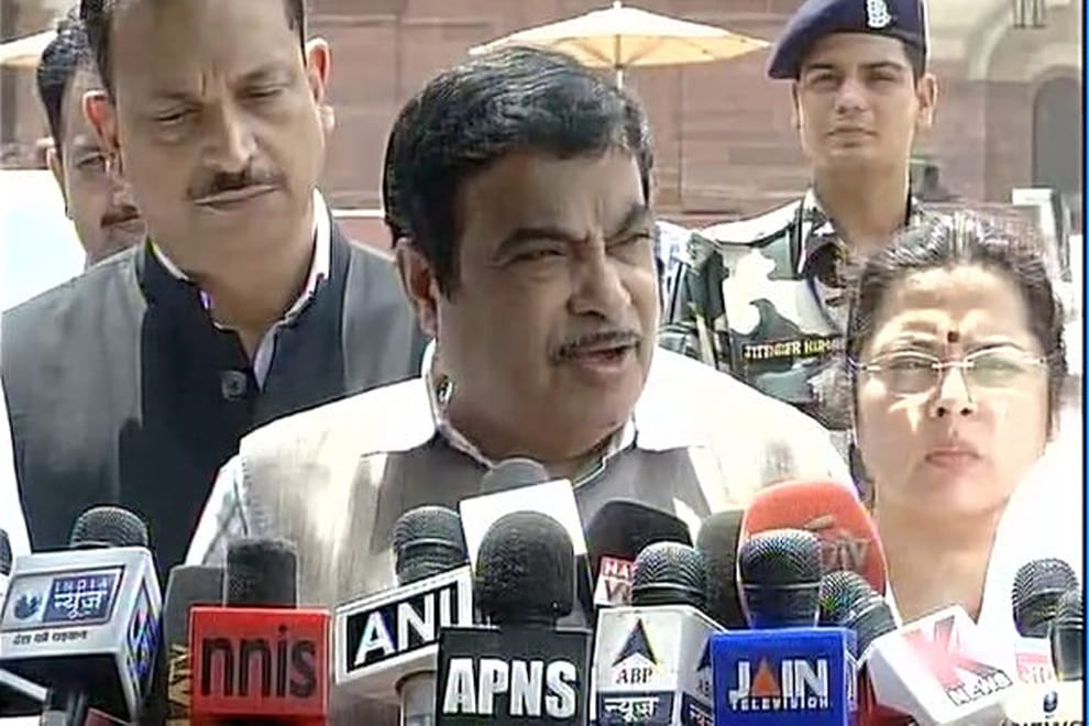 Union Min Nitin Gadkari led BJP delegation after meeting President Pranab Mukherjee  