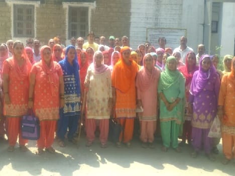 four hundred people protest front of police thana